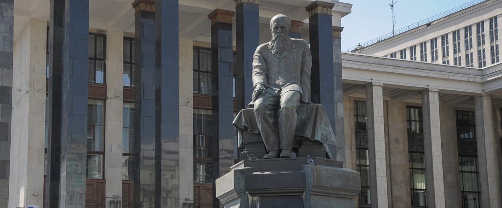 Памятник Федору Достоевскому в районе Арбат отремонтируют