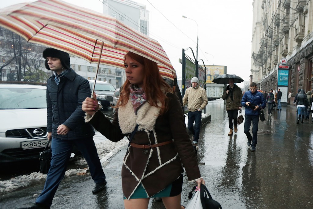Синоптики предупредили москвичей о дожде и мокром снеге