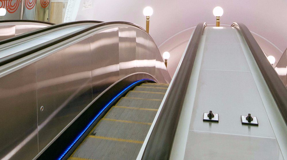 Специалисты закрыли эскалатор на станции метро «Красные Ворота» на ремонт. Фото: сайт мэра Москвы