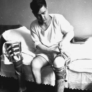 Герой катался на лыжах, несмотря на то, что у него были протезы на ногах. Фото: личный архив А. П. Маресьева