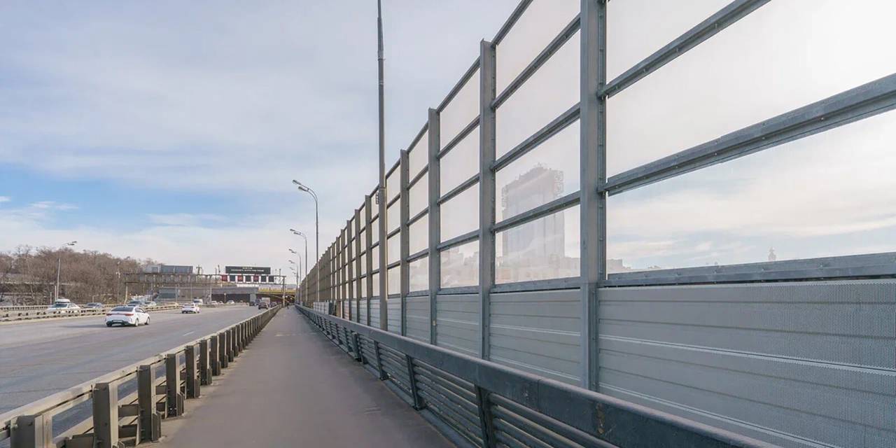 Работы проведут с целью повышения уровня безопасности во время движения по автодорожному мосту. Фото: сайт мэра Москвы