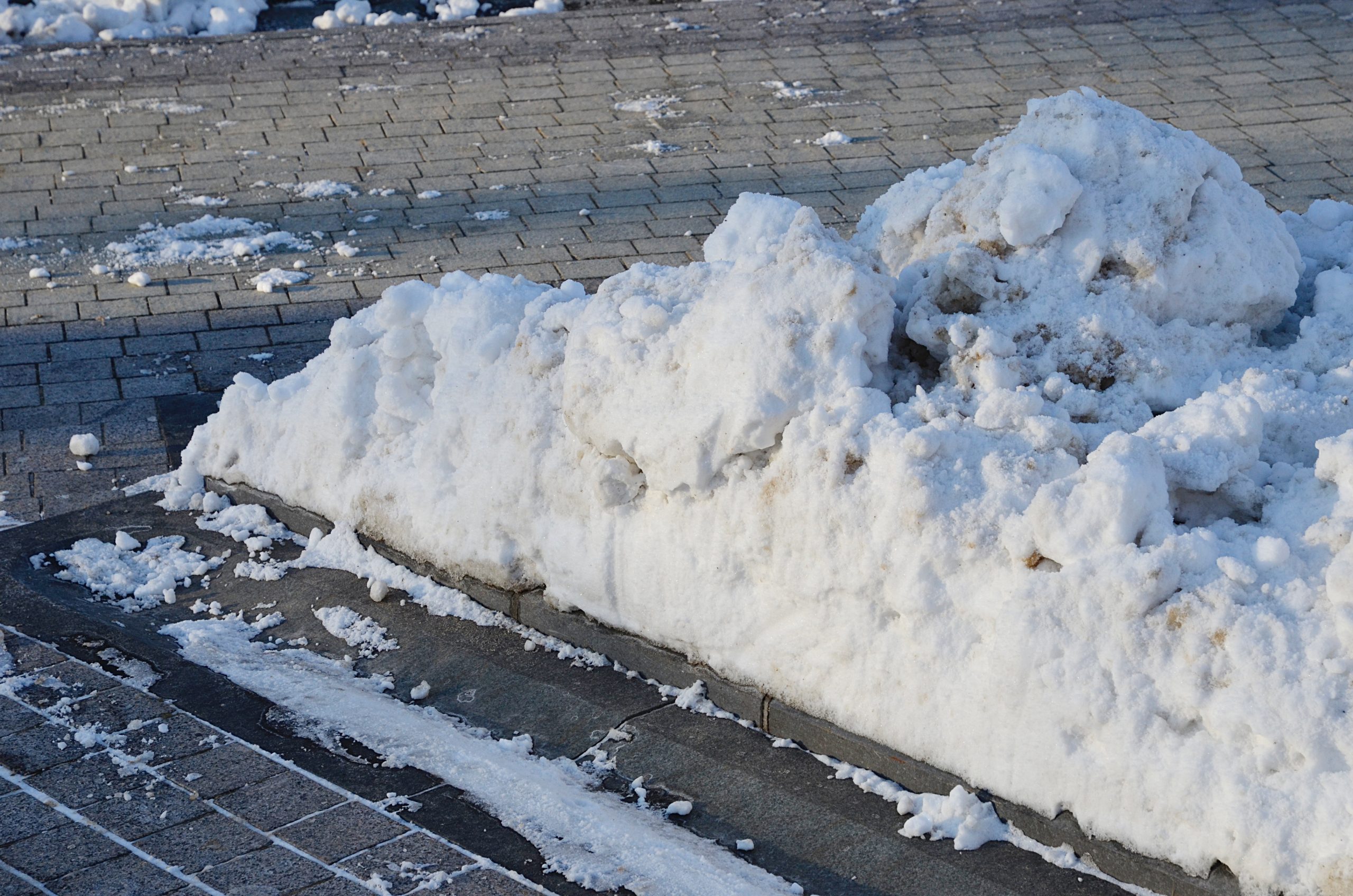 Рыхление снега проведут на территории Мещанского района. Фото: Анна Быкова