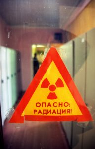 Один из знаков радиационной опасности в городе Припять. Фото: Владимир Смолянов, «Вечерняя Москва»