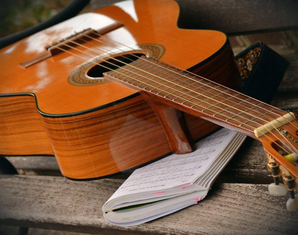 Песни под гитару: мастер-класс организуют в Доме культуры «Гайдаровец»