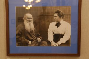 1907 год. Лев Толстой с дочерью Александрой. Фото: Анатолий Цымбалюк, «Вечерняя Москва»