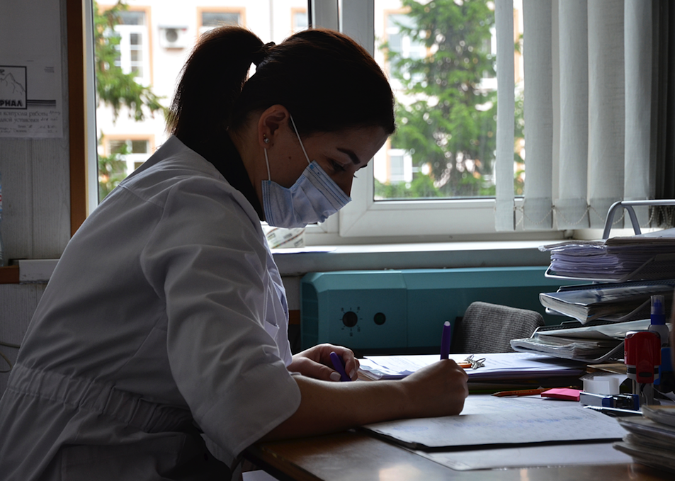Более семи тысяч москвичей заболели коронавирусом за сутки. Фото: Анна Быкова, «Вечерняя Москва»