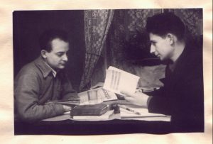 1943 год. Сотрудник библиотеки имени Ивана Тургенева обслуживает инвалида I группы. Фото предоставили в культурном учреждении