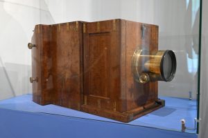 Ящичная фотокамера конца XIX века 