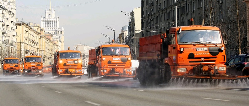 Дороги в Москве промоют в шампунем