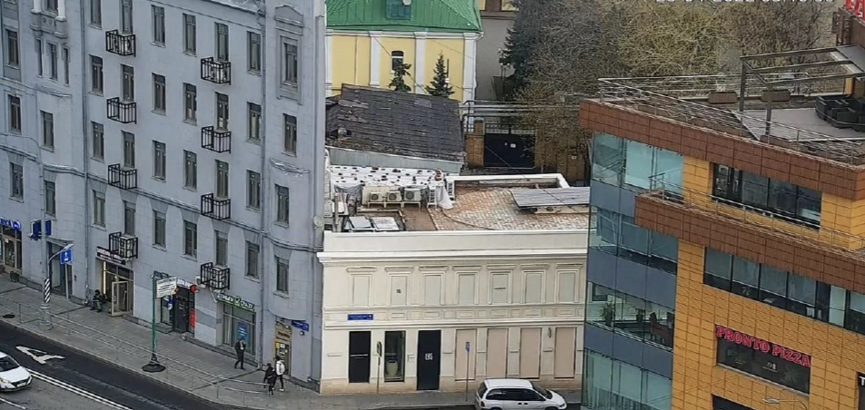 Специалисты демонтировали незаконные надстройки на крыше исторического здания Таганского района. Фото: пресс-служба Госинспекции по недвижимости в Москве