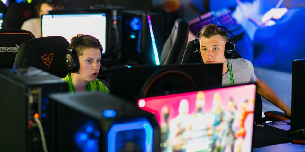 Шоу-матч по компьютерной игре и бой с искусственным интеллектом покажут на фестивале киберспорта в ЦДМ