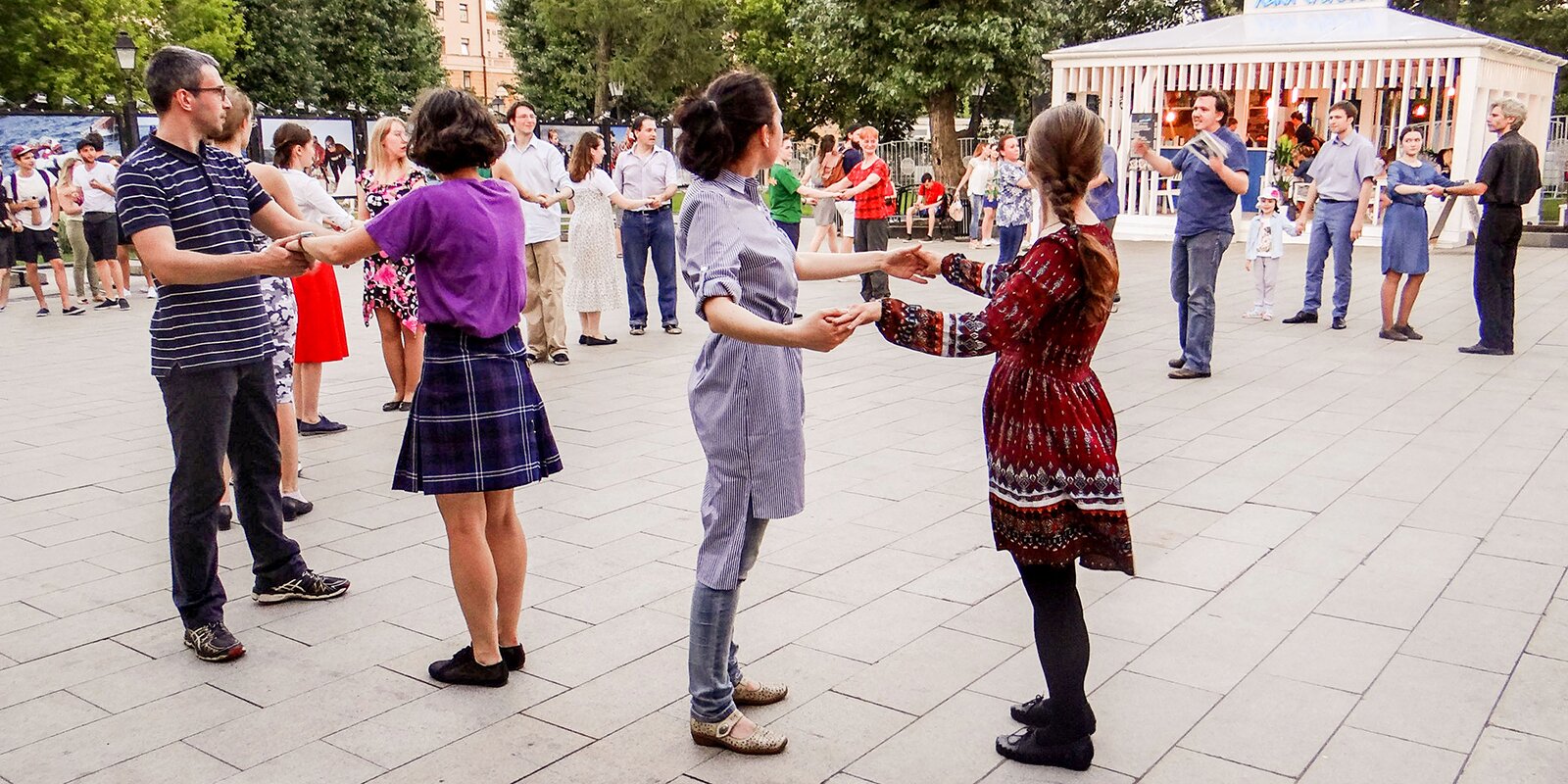 Занятия для всей семьи проходят в парках ЦАО. Фото: сайт мэра Москвы 
