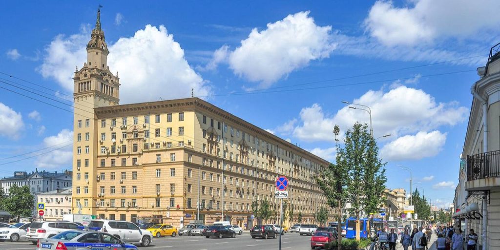 Капитальный ремонт ждет дом Жолтовского на Смоленской площади