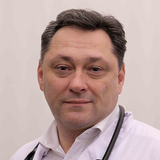 руководит врач-кардиолог высшей категории, кандидат медицинских наук Алексей Свет