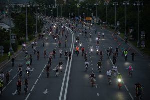 Около 25 тысяч человек поучаствовали в Ночном велофестивале. Фото: Александр Кочубей, «Вечерняя Москва» 