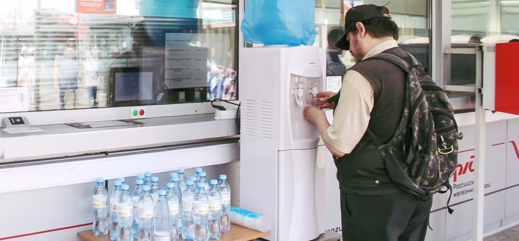 Пассажирам раздадут питьевую воду на станциях метро в центре Москвы