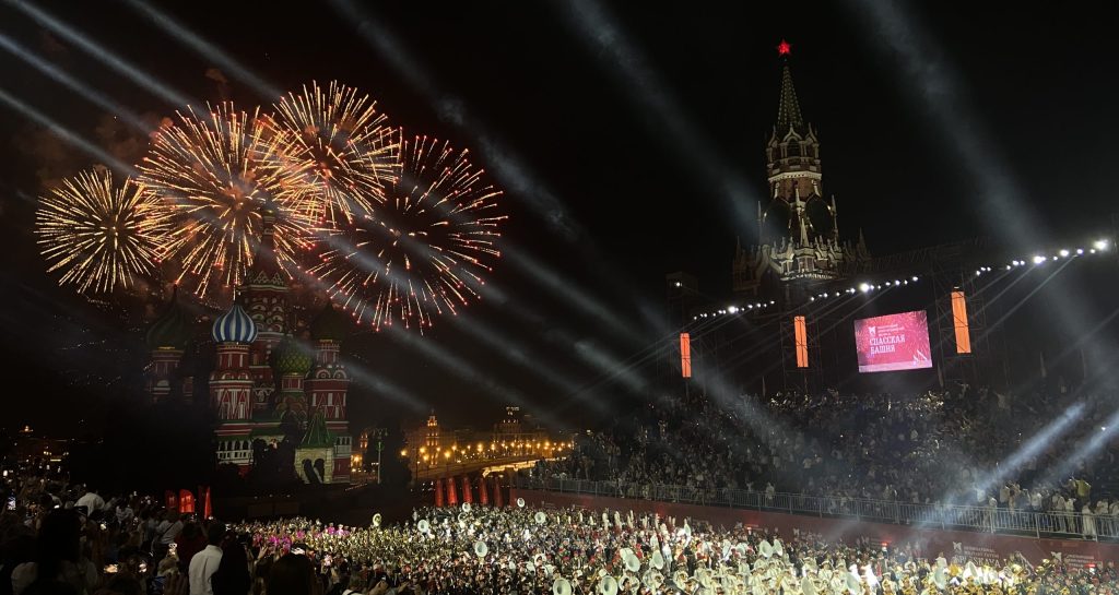 Музыка в сердце столицы: фестиваль «Спасская башня» проходит на Красной площади