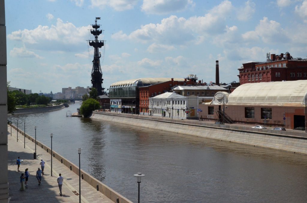 Бесплатные экскурсии по заводам и фабрикам проведут в Москве ко Дню города