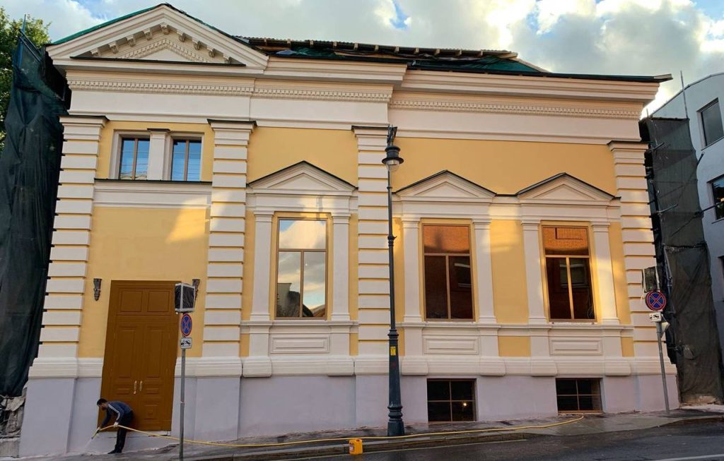 Реставрацию главных фасадов исторических зданий товарищества мануфактур Ивана Бутикова завершат в скором времени