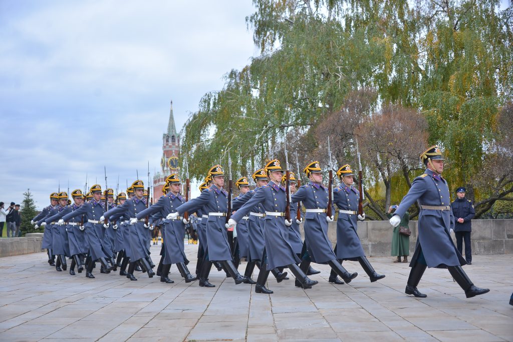 Заключительная церемония развода Президентского полка ФСО России состоялась на Соборной площади