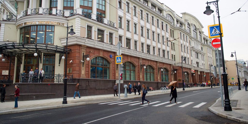 Незаконные пристройки к зданию начала ХХ века демонтировали на Мясницкой улице