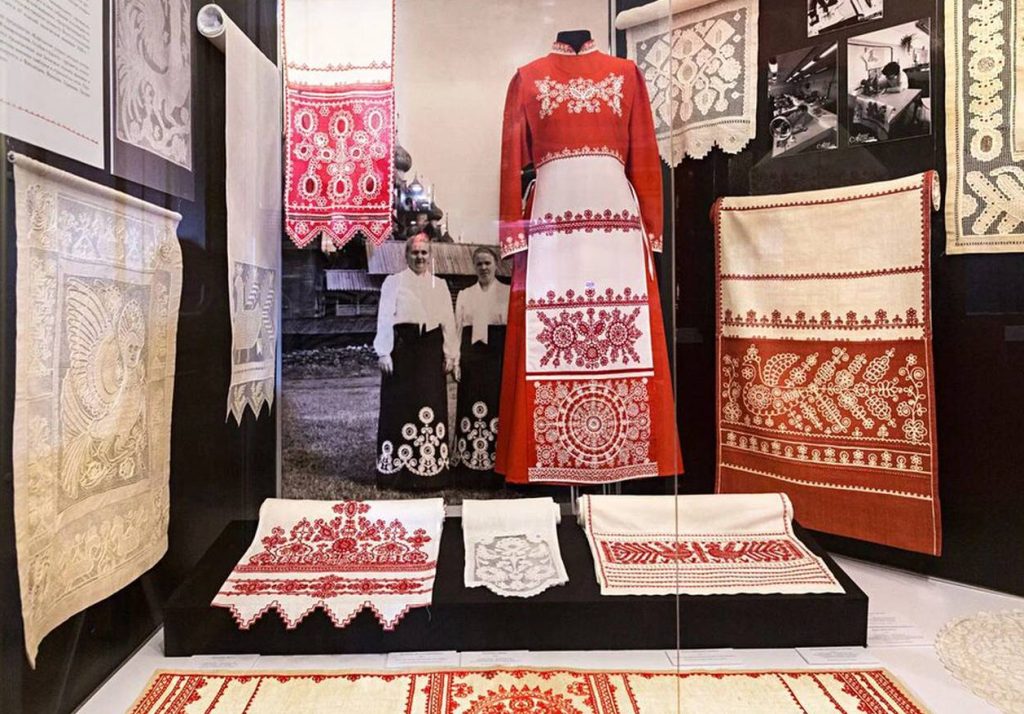 Выставку об истории заонежской вышивки откроют музее декоративного искусства