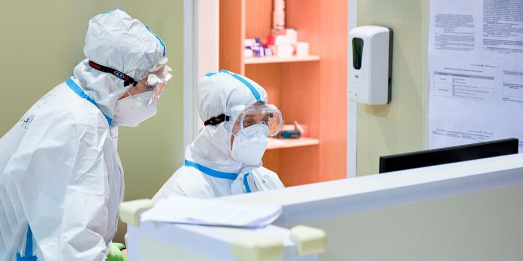 Всего 1 235 человек были госпитализированы с COVID-19 на территории РФ за сутки