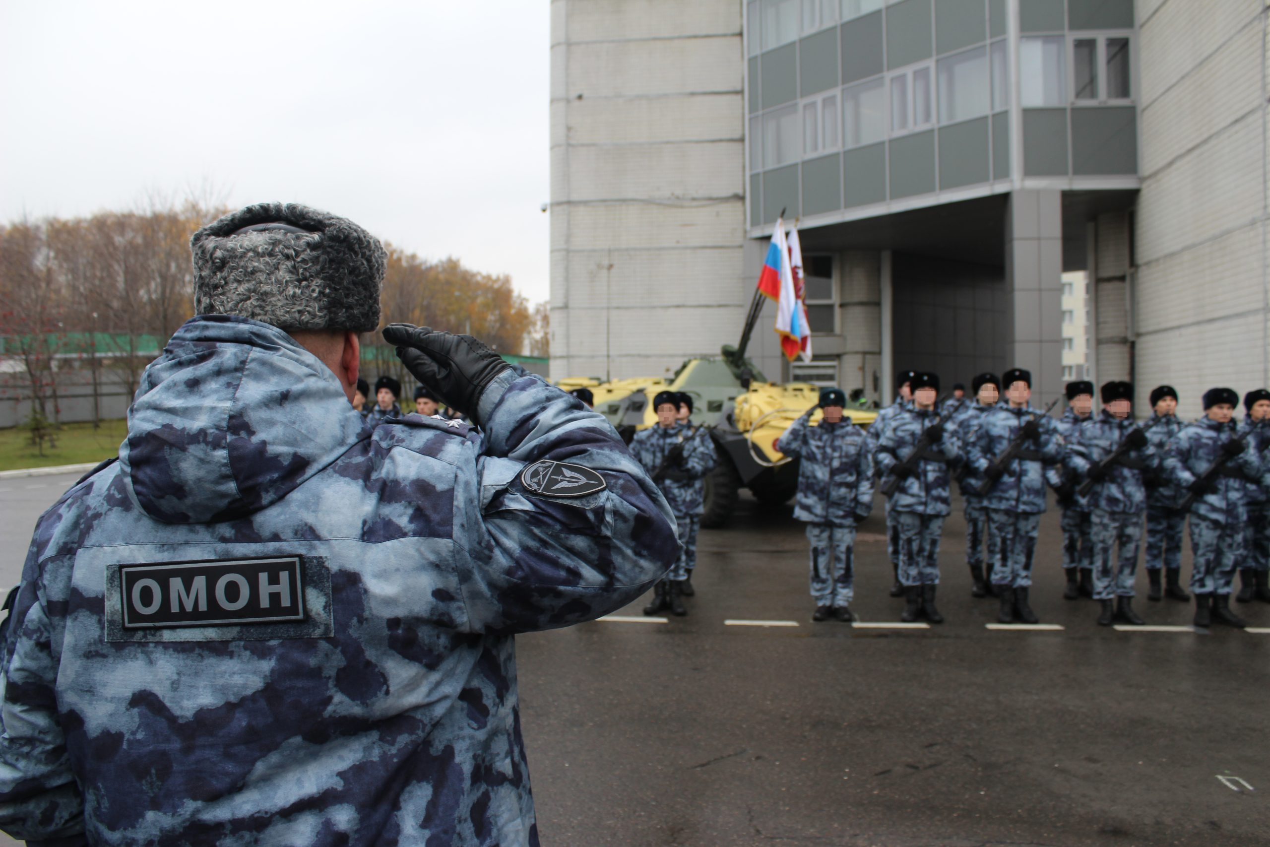 В Москве сотрудники ОМОН «Авангард» тожественно приняли присягу