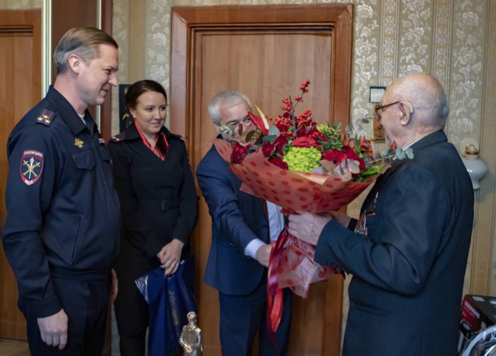 Руководство и Общественный совет при УВД по ЦАО поздравили ветерана ОВД с 95-летием
