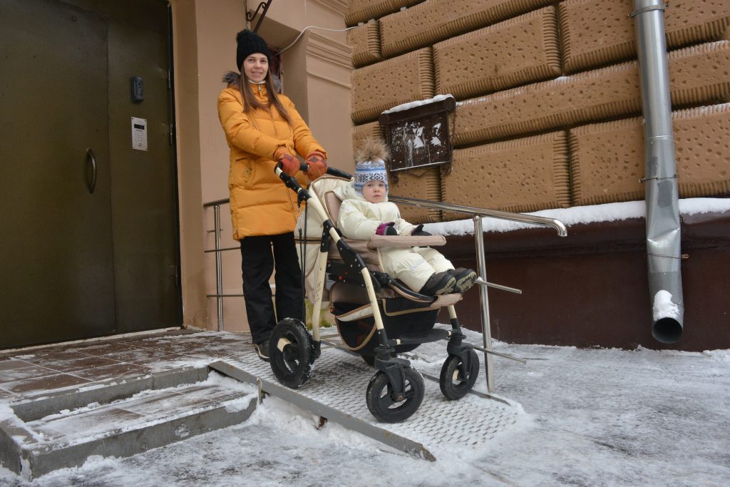 Сделали надежный спуск для пенсионеров и мам с колясками