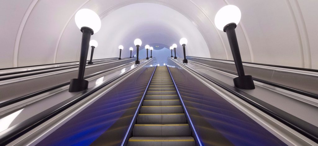 Эскалаторы на станции метро «Октябрьская» поочередно закроют на ремонт