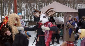 На фото святочное представление фольклорного ансамбля «Ладанка». Фото: пресс-служба ДК «Стимул»