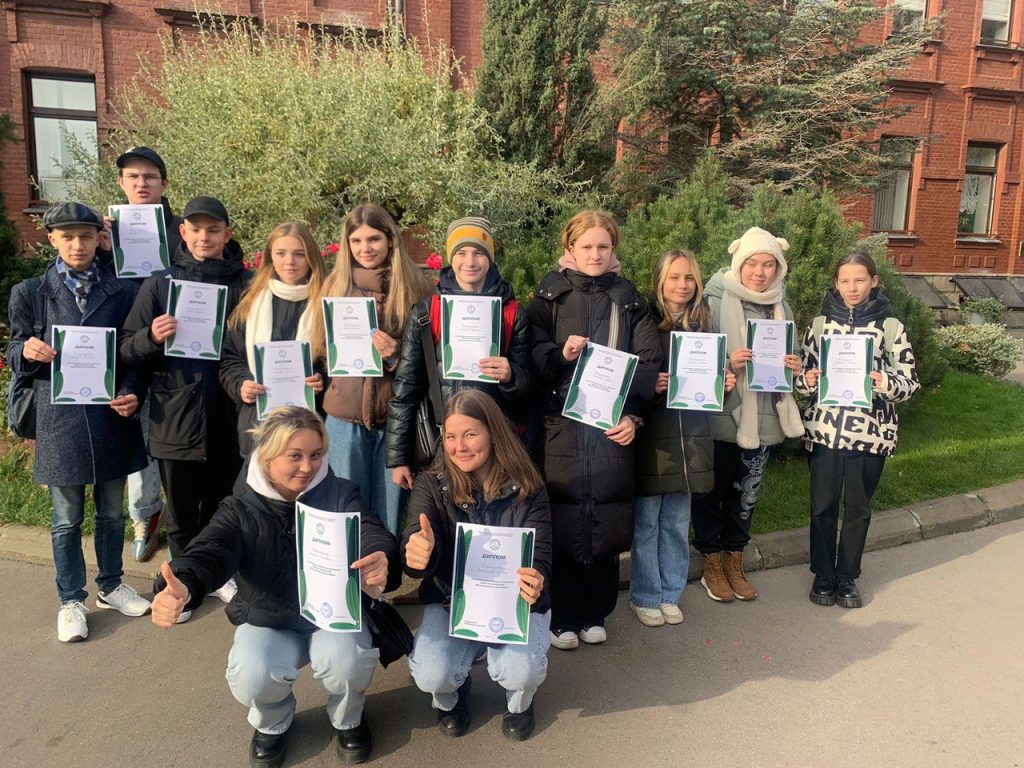 Столичные школьники помогли животным Московского зоопарка