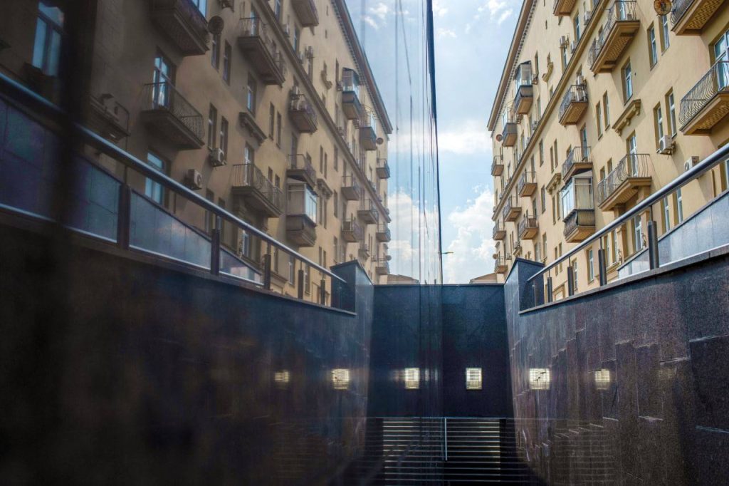 Свыше 11 тысяч квадратных метров лестниц обновили на инженерных сооружениях Москвы в 2022 году