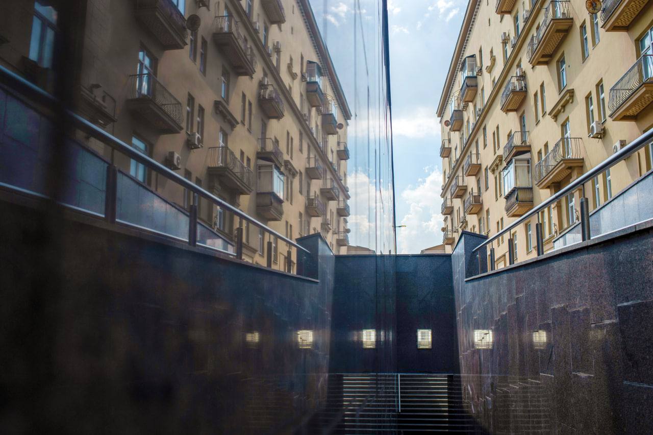 Специалисты Комплекса городского хозяйства города всего обновили лестницы почти на 80 объектах столицы. Фото: Telegram-канал Комплекса городского хозяйства Москвы