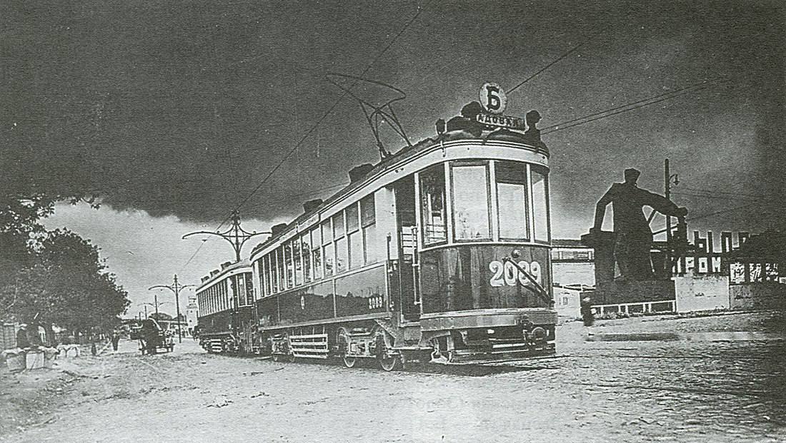 Уже с 1936 года трамвайные пути стали убирать с центральных улиц. Фото: Telegram-канал Дептранса