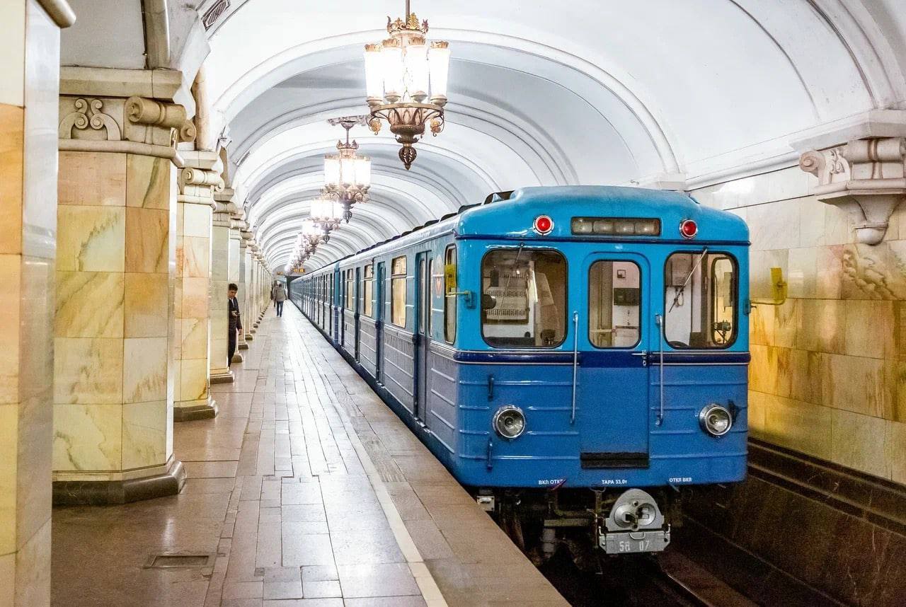 На данный момент специалисты проводят реставрационные работы вагона «Еж3» и других поездов московского метрополитена. Фото: Telegram-канал Дептранса