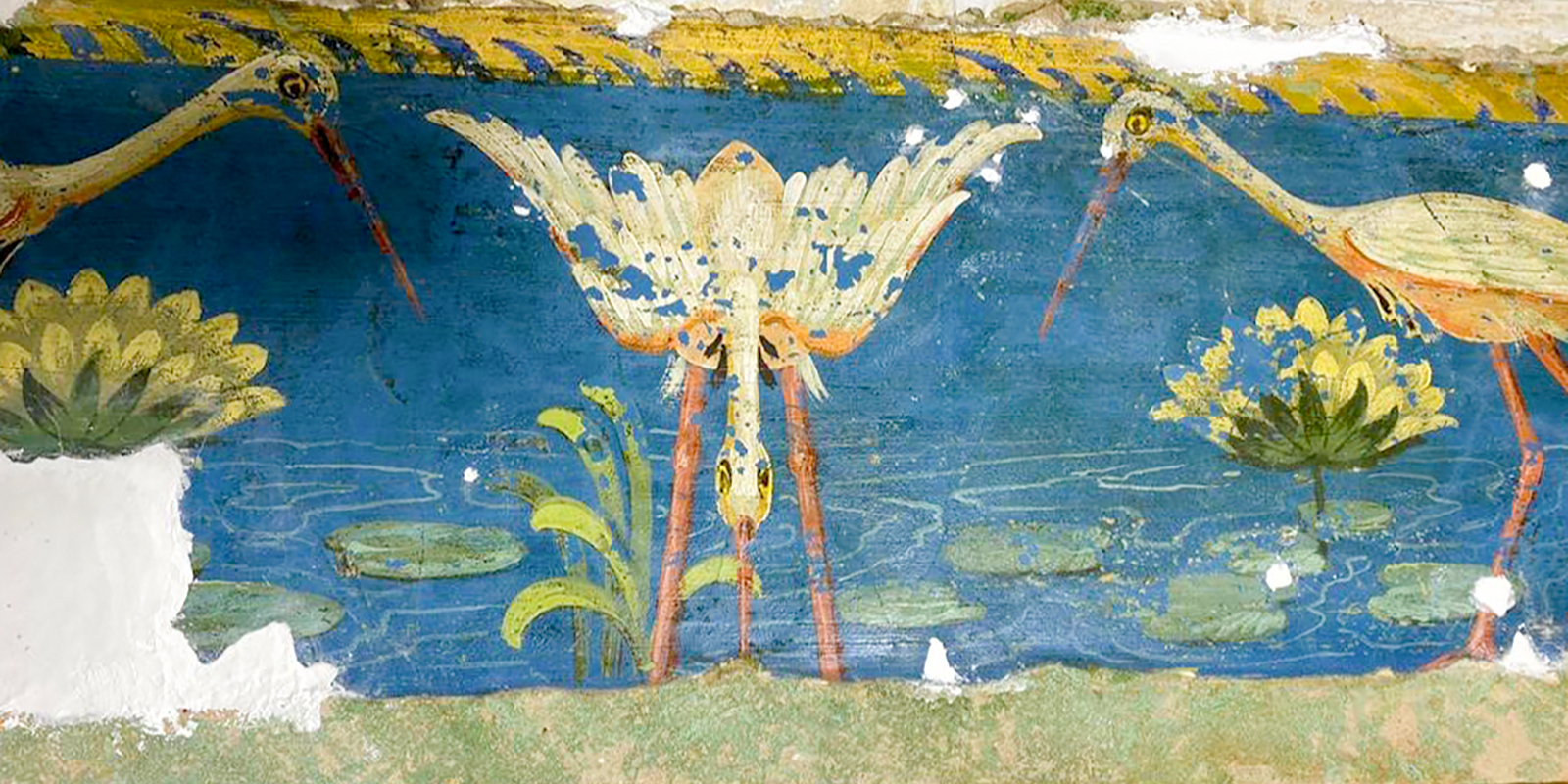 На фото представлен фрагмент живописного фриза с цаплями и фламинго, обнаруженный в Бахрушинском музее. Фото: сайт мэра Москвы