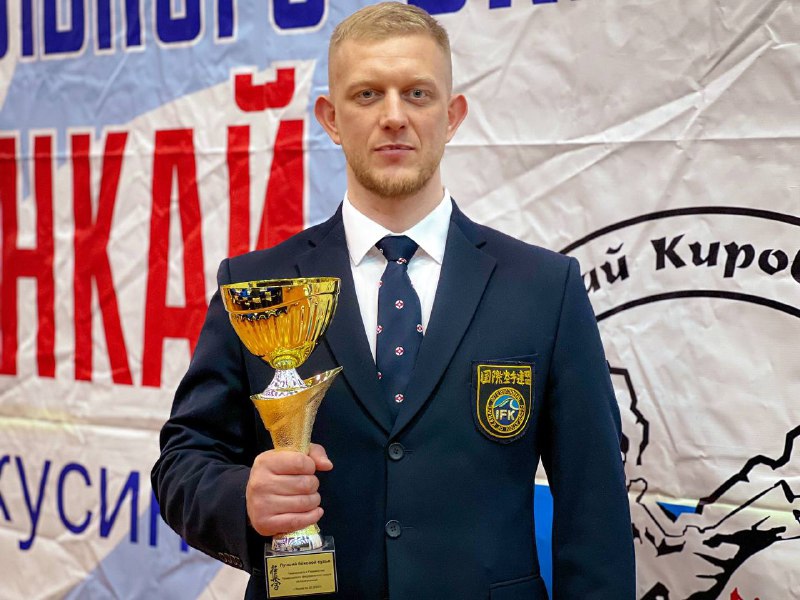Преподавателю физкультуры «Пушкинской школы №1500» вручили награду за победу в номинации «Лучший боковой судья»