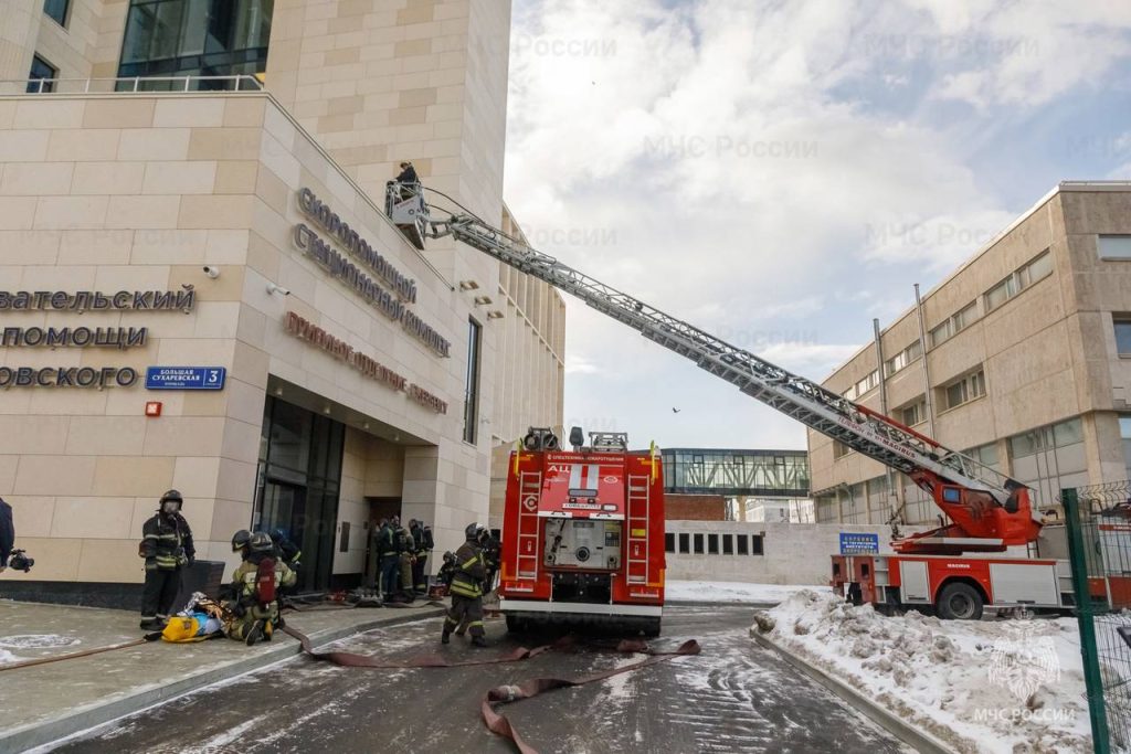 Тренировочные пожарно-тактические учения прошли в новом флагманском центре НИИ скорой помощи имени Склифосовского