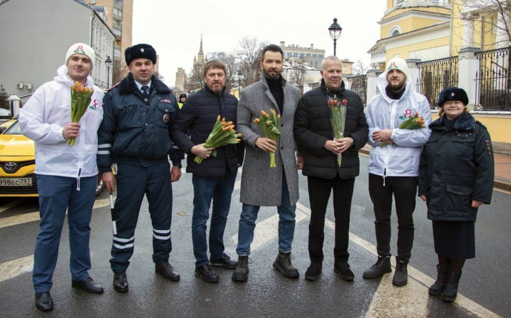 Вадим Бреев совместно с полицейскими Центрального округа г. Москвы принял участие в ежегодной Всероссийской акции «Цветы для автоледи»