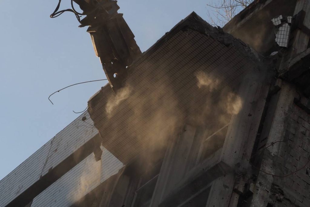 Полуразрушенное здание демонтировали в Таганском районе