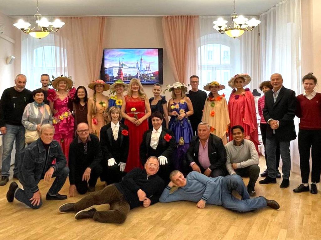 Центр московского долголетия «Якиманка» приглашает на встречи клуба «Театр моды, танца и песни»