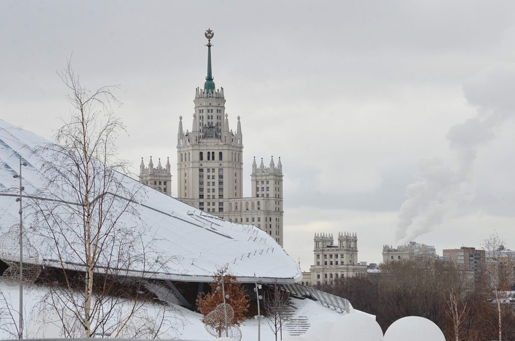 Метеорологи предупредили москвичей о гололедице и облачной погоде