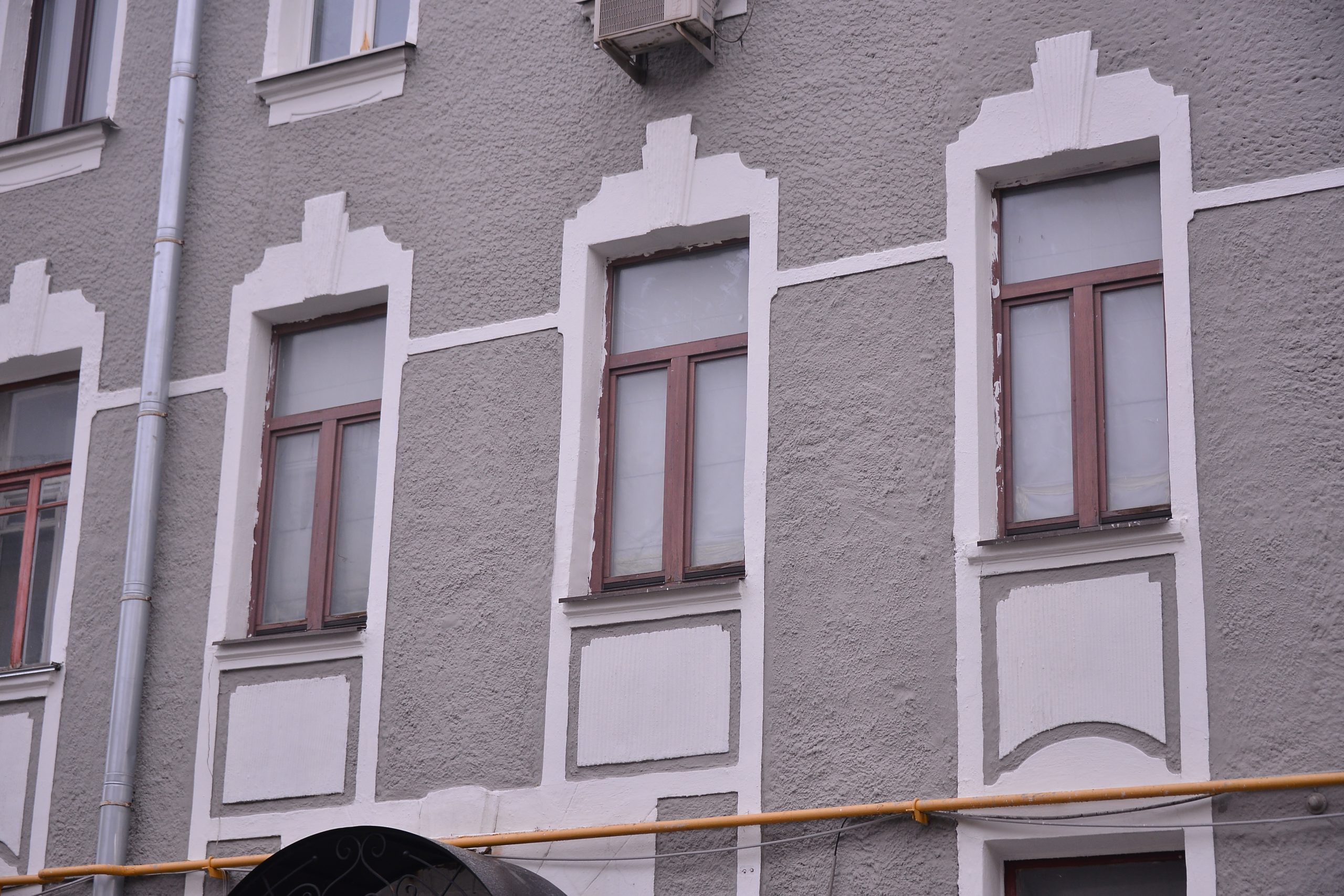 Начать работы по обновлению фасада планируют уже в текущем году. Фото: Анна Малакмадзе, «Вечерняя Москва»