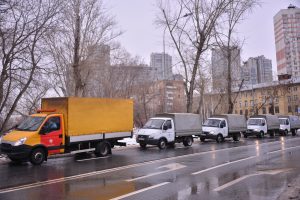 Колонна машин выдвигается в Луганск с Мантулинской улицы. Фото: Анна Малакмадзе, «Вечерняя Москва»
