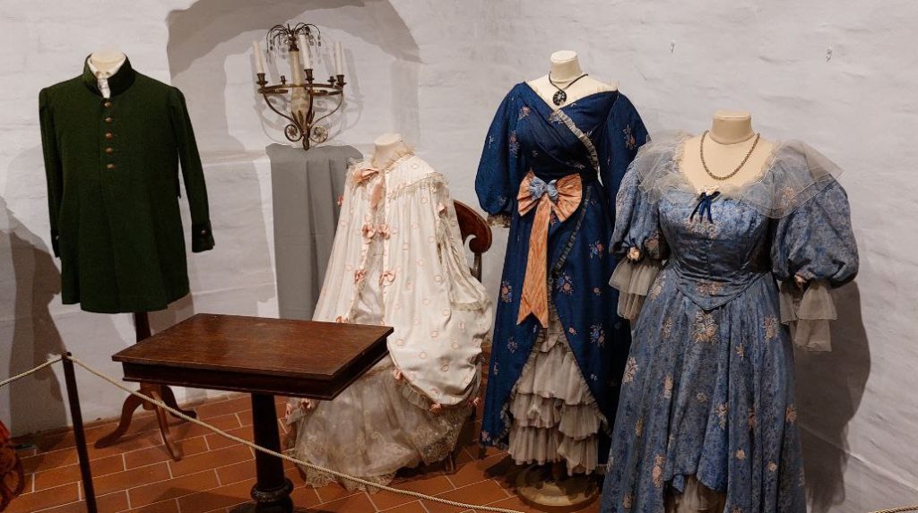 Что носили Мария Стюарт и Суок, или Как прошло открытие новой выставки в Музее Константина Станиславского