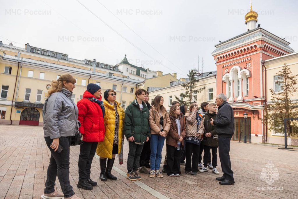 Участники Открытого фестиваля кадетских классов имени Героя России Евгения Чернышева посетили столичное управление МЧС России
