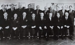 На фото четвертый слева внизу Евсей Рудинский в окружении коллег из Совета ветеранов. Фото из личного архива ветерана