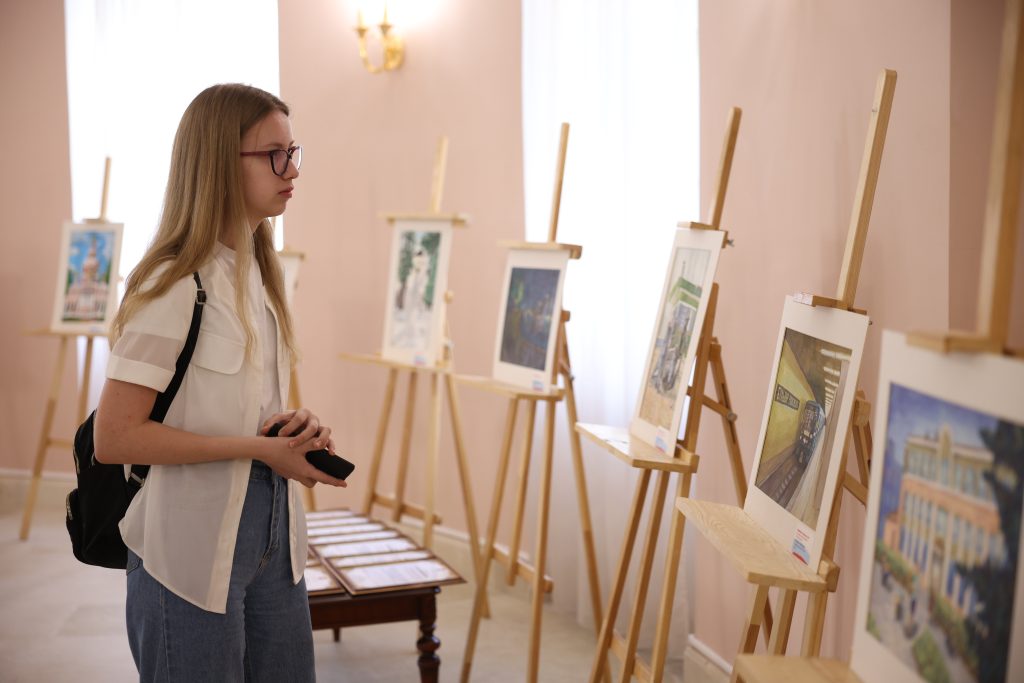 Выставка детских рисунков открылась в Московской городской Думе
